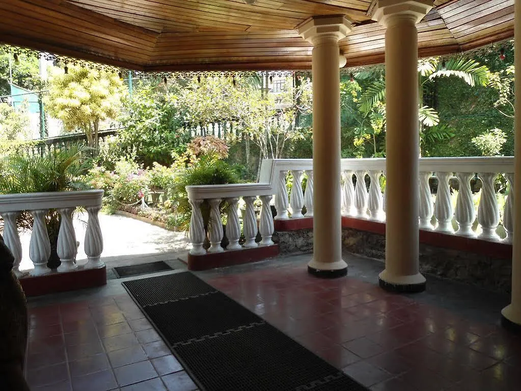 קנדי Lake Reach Hotel