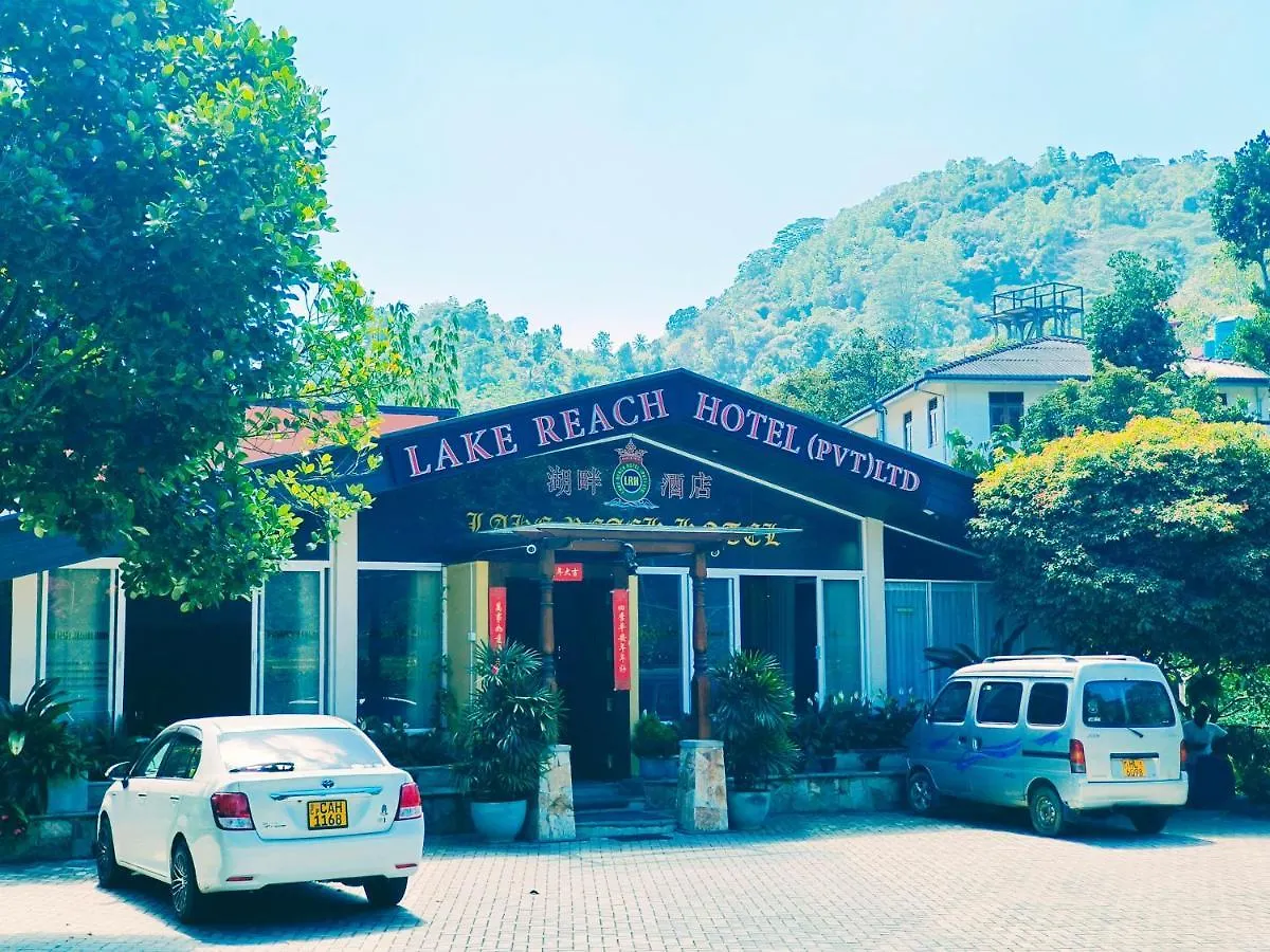 קנדי Lake Reach Hotel בית הארחה