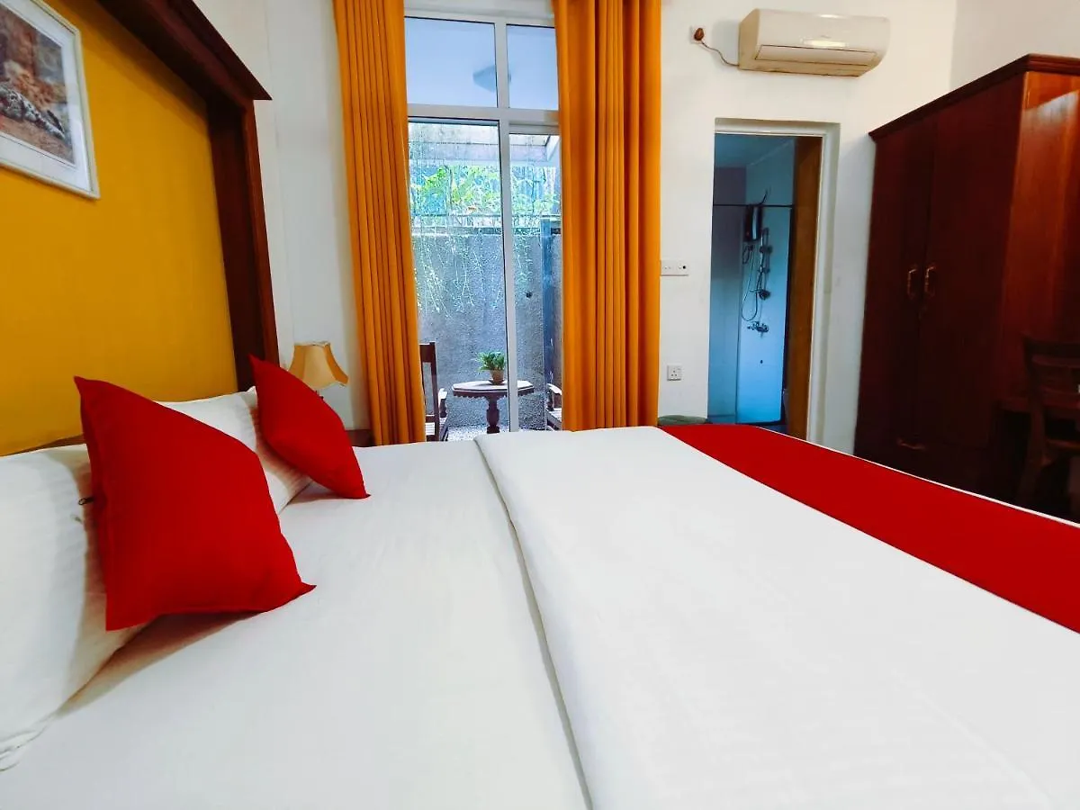 בית הארחה קנדי Lake Reach Hotel